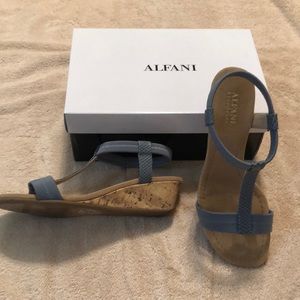Womens Alfani sandals, size 7 Chambray color EUC